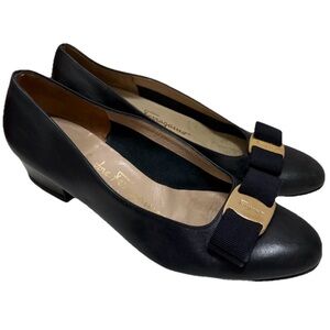 Vintage Salvatore Ferragamo Boutique Black Leather ‘Vara’ Pumps - Size US 5
